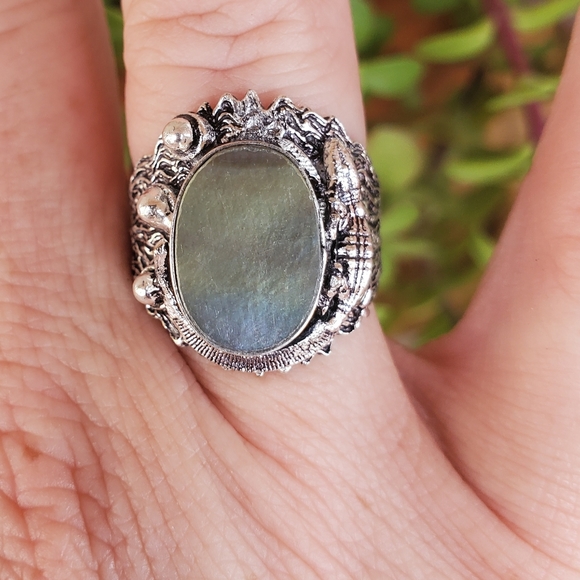 New Unique Mother of Pearl Lizard Silver Ring. - Picture 10 of 15